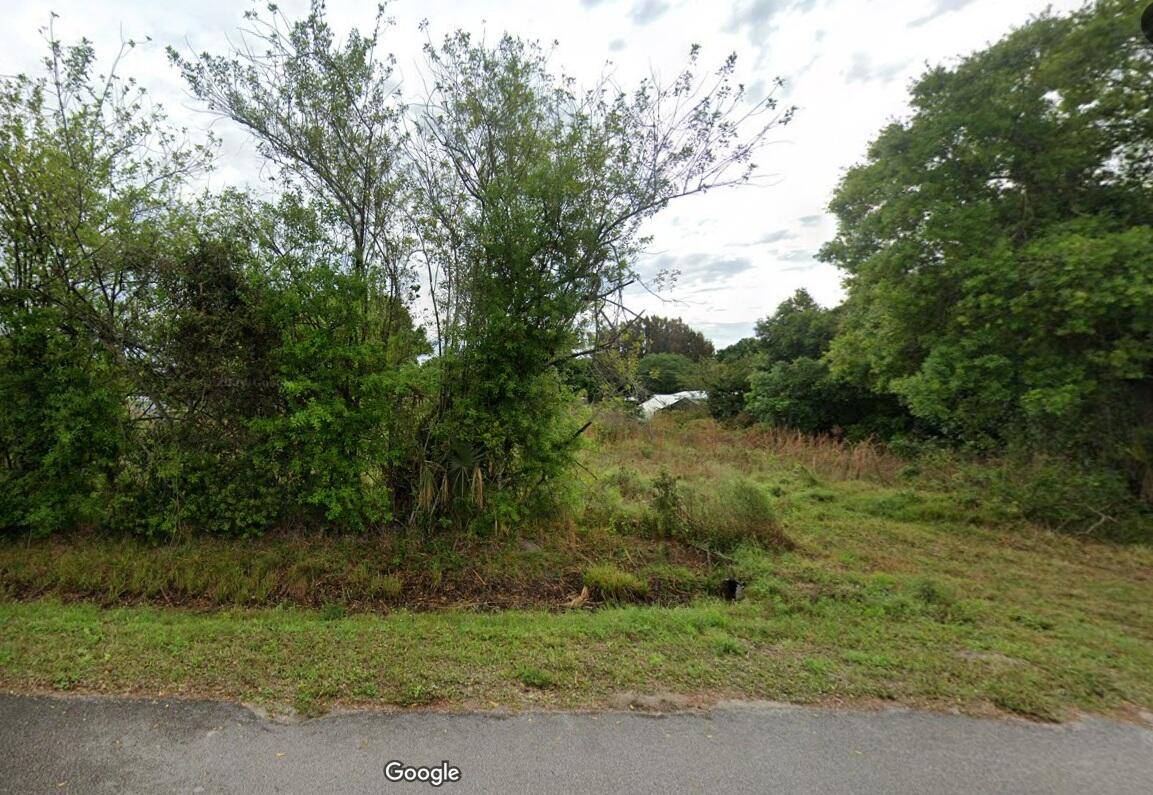 Build your dream home in the rapidly growing and serene area of Okeechobee.