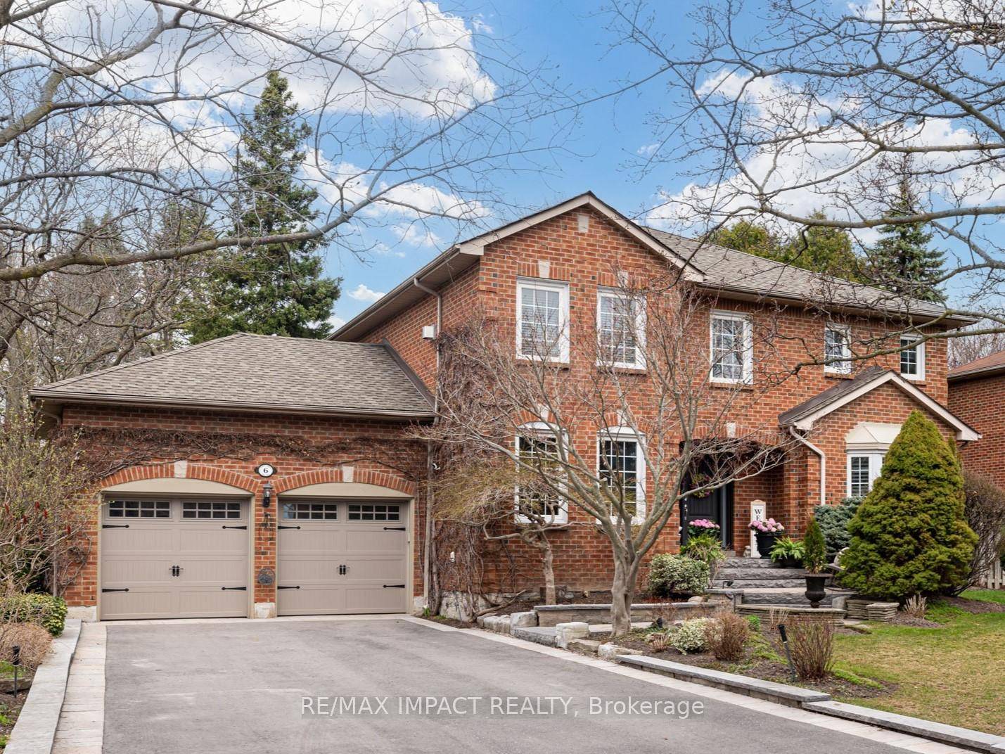 Step inside this beautiful residence on almost a 1 3 of an acre in the highly sought after Somerset Estates of north west Whitby !
