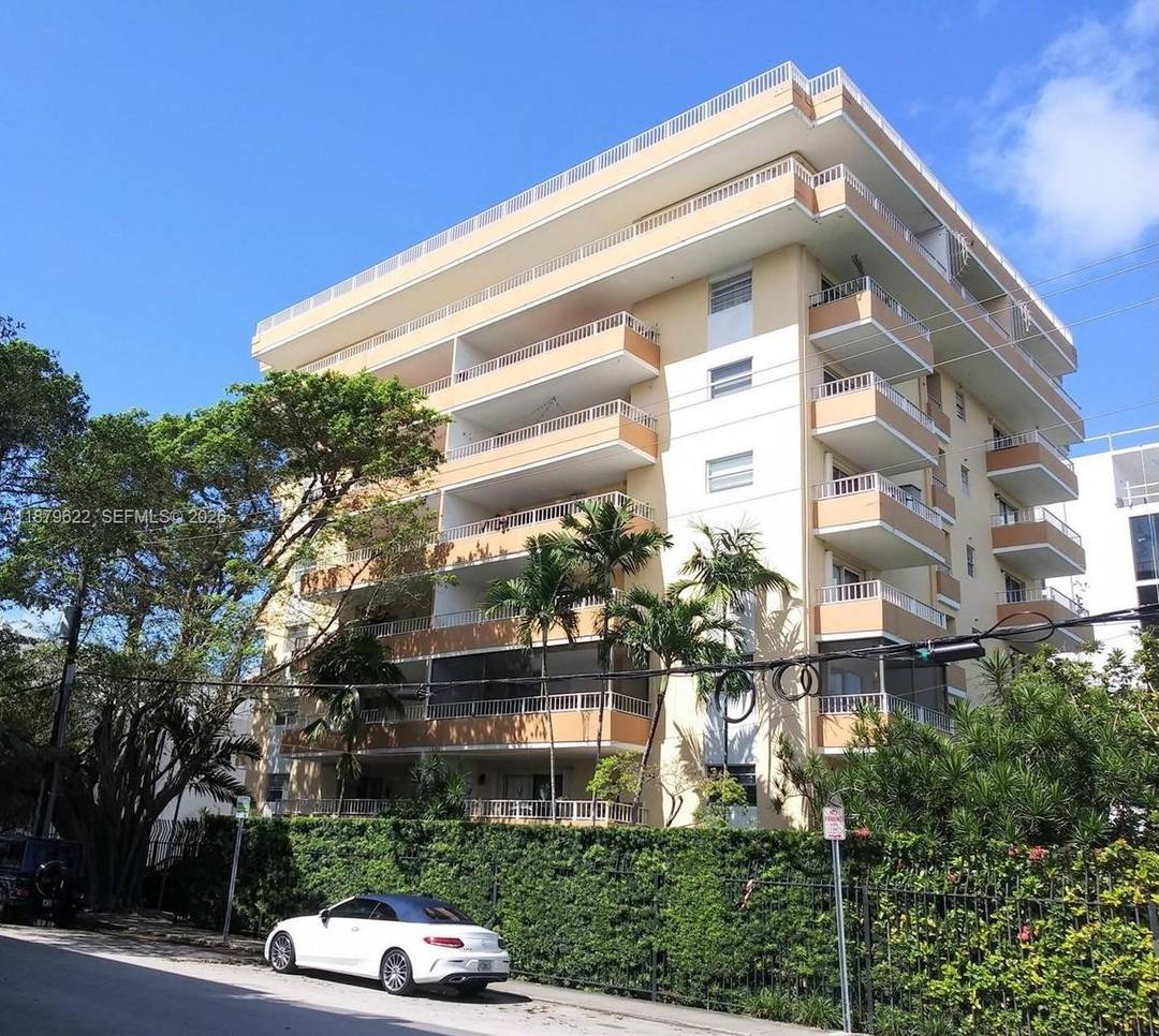 TRE S MAGNIFIQUE ! ! ! ESCAPE TO YOUR PRIVATE OASIS ON THE 6TH FLOOR OF VIRGINIA OAKS, A CHARMING BOUTIQUE BUILDING IN THE MOST SOUGHT AFTER PART OF COCONUT ...