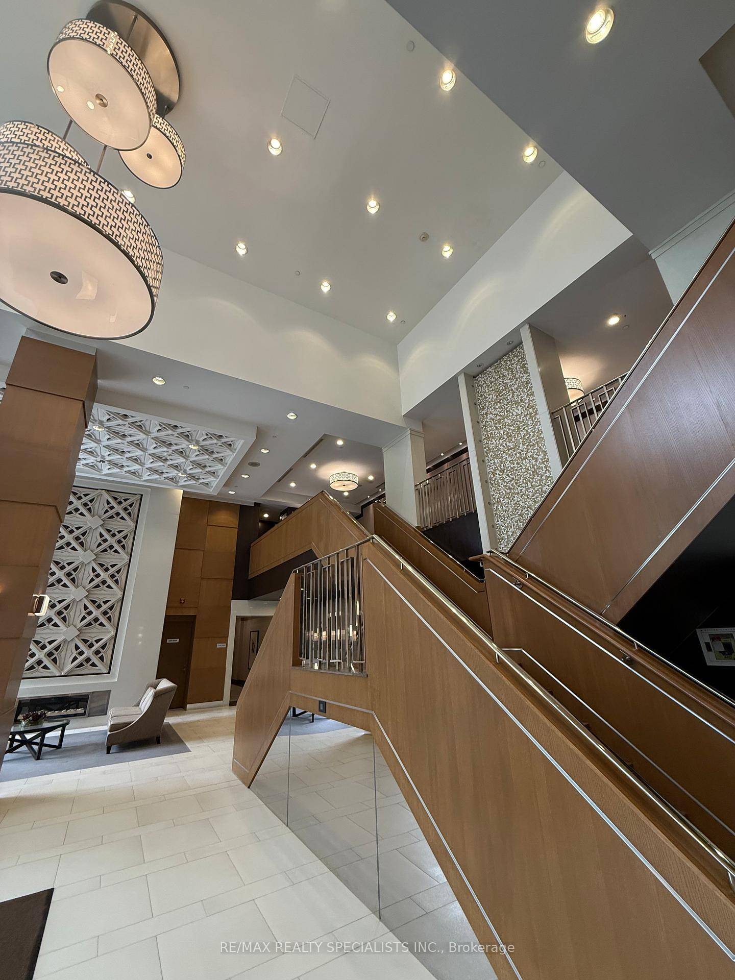 Great location in a beautiful building !