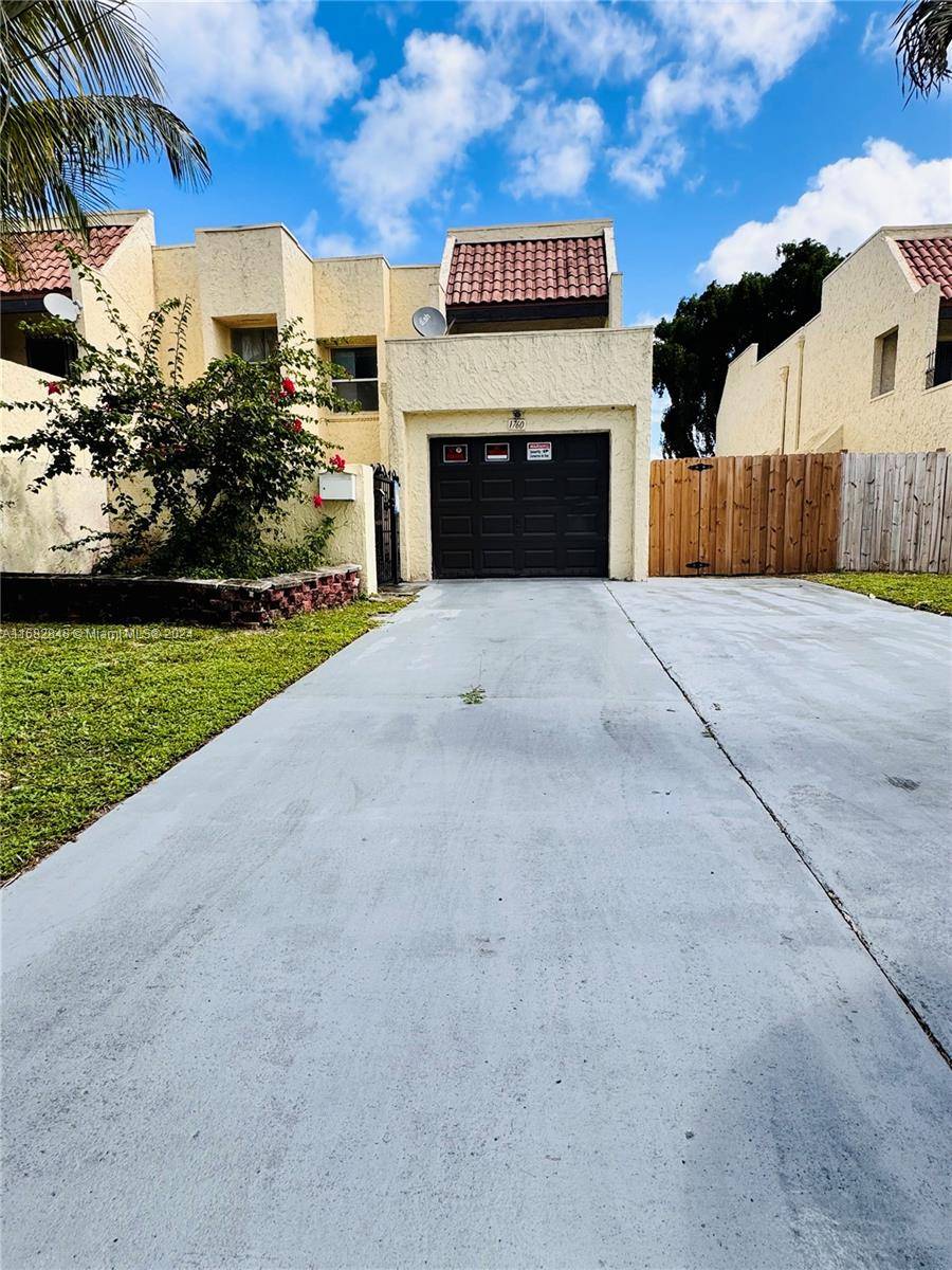 FOR INVESTORS ONLY ! ! RENTED FOR 2800 MONTH YEARLY LEASE Seller Motivated !