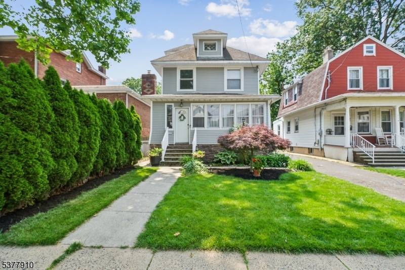 In Ground Pool Upgrades Prime Location Walking Distance to NYC Train Bus !