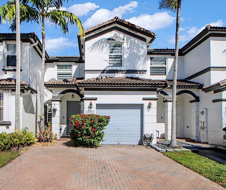 Beautiful and bright 3 bedroom, 2.