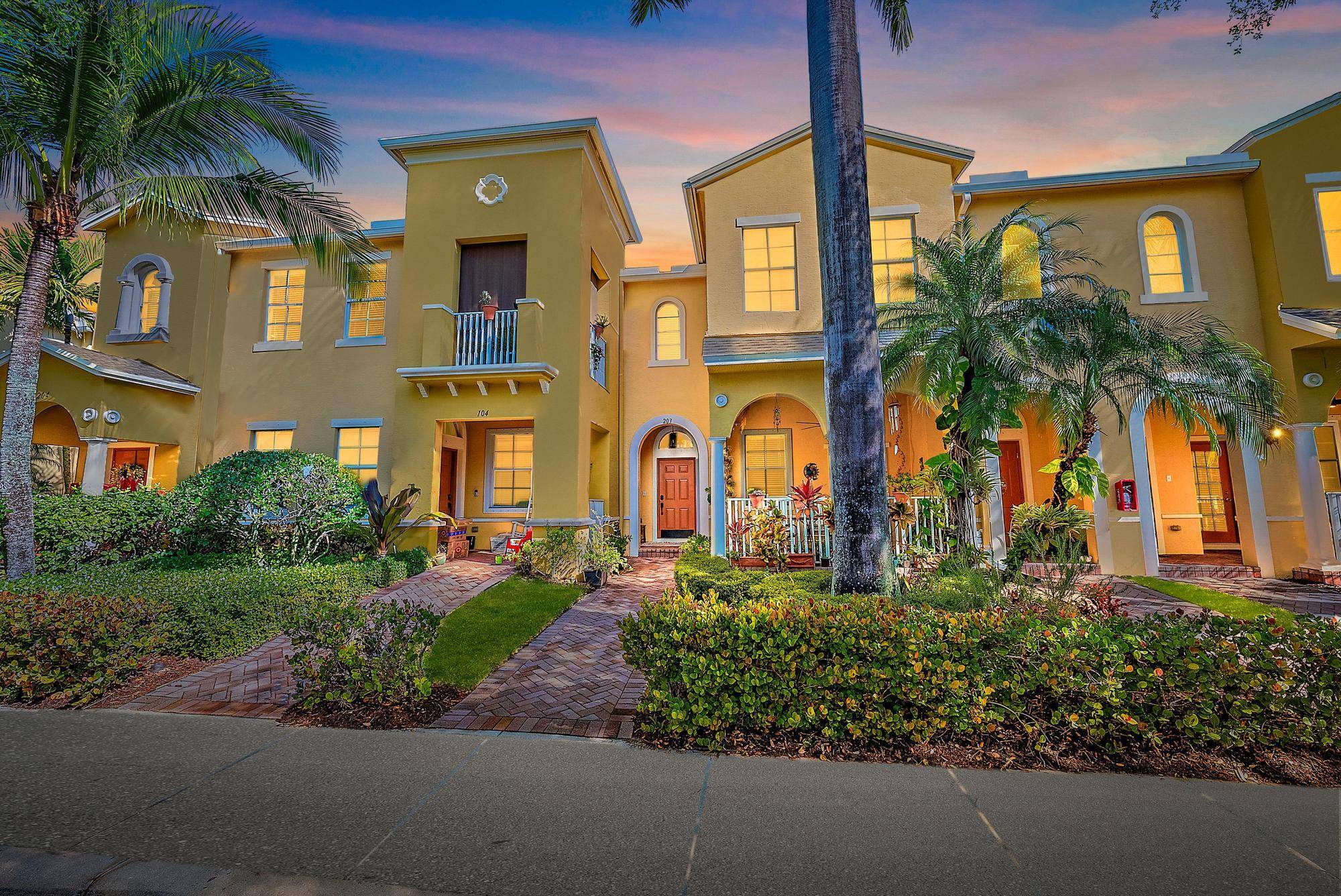 Charming 2BR 2BA townhome with a versatile den in the heart of Jupiter.