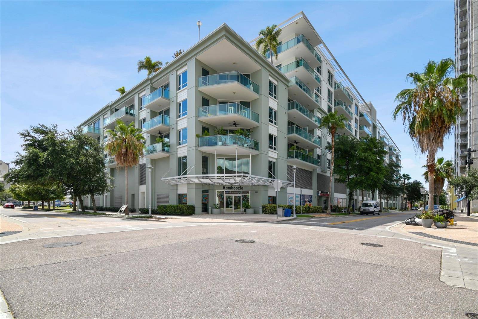 Experience luxury condo living in the heart of Tampa s highly desirable Channel District at 912 Channelside Drive, Unit 2316.