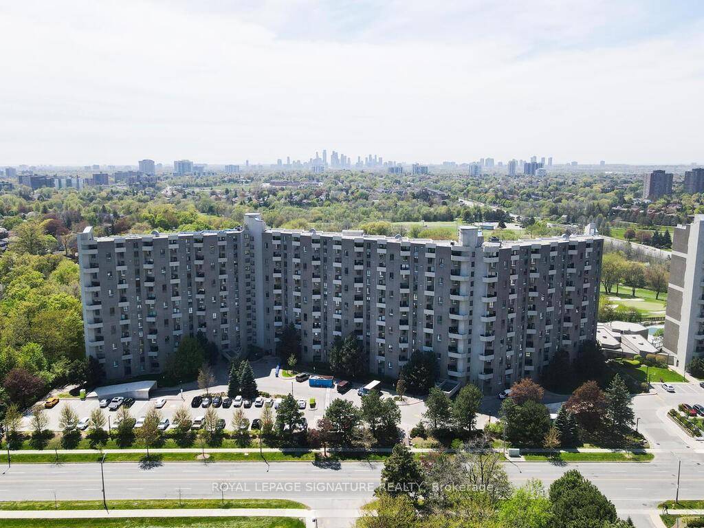 GREAT POTENTIAL ! Welcome to the prestigious lifestyle of The Masters Condominiums in the heart of Markland Wood one of Etobicoke most sought after communities.