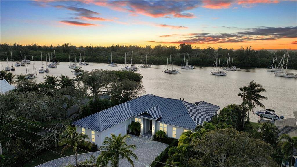 Luxury riverfront living in Vero Beach !
