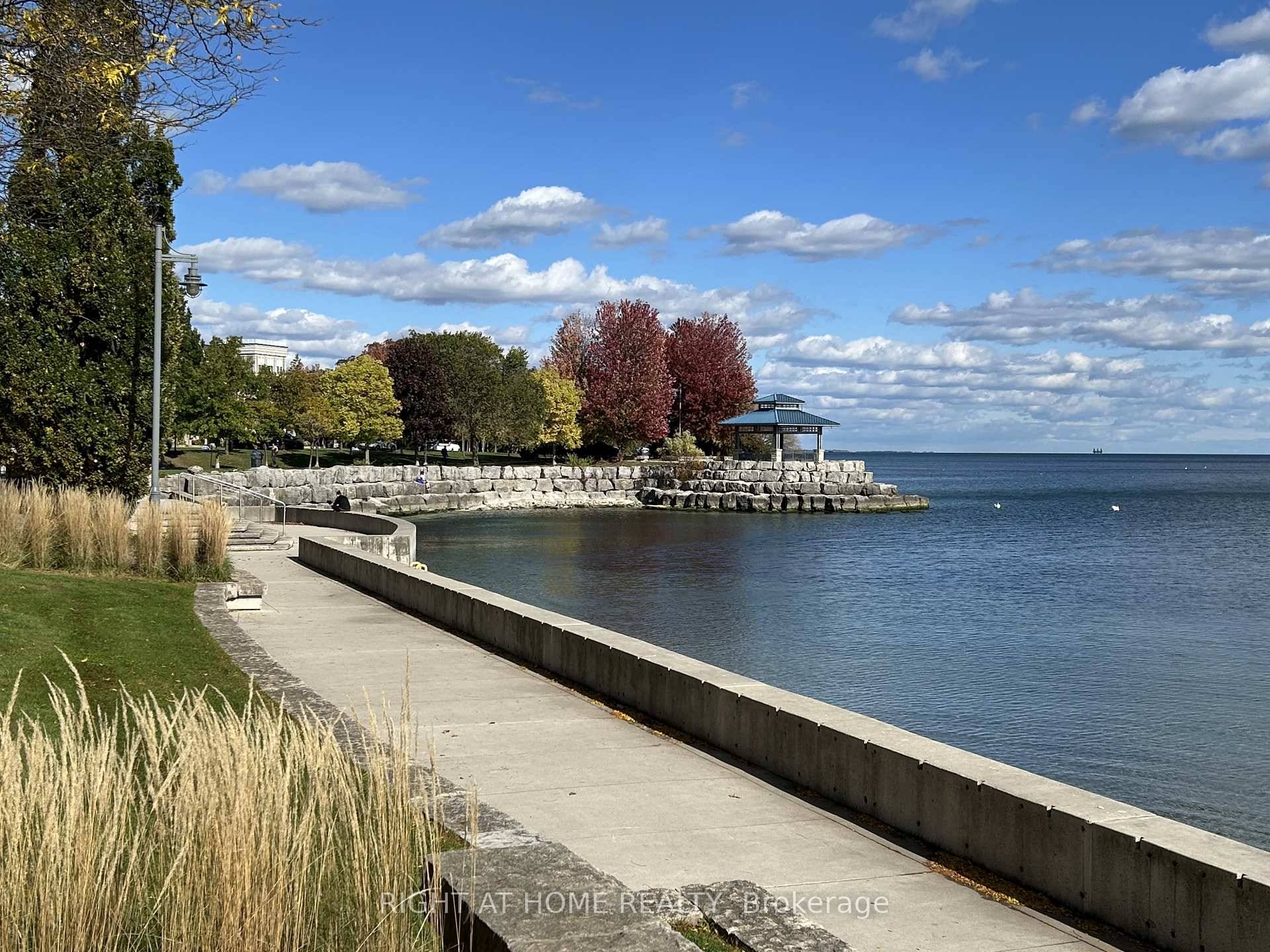 Welcome to The Regatta luxurious condominium by Lake Ontario, in the highly sought after Port Credit community.