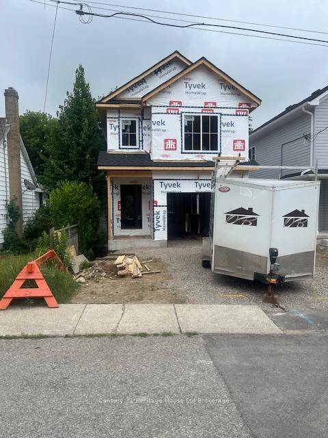 Now is your chance to add the finishing touches to a brand new home from Oxford Builders before it's complete !