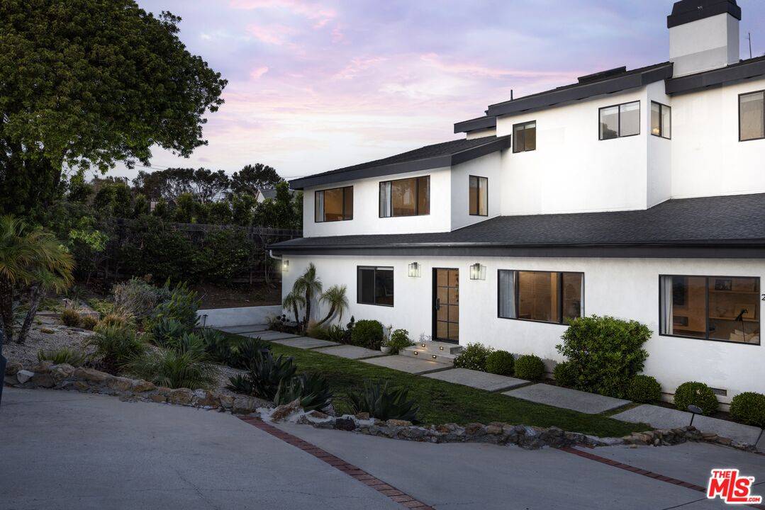 29328 Heathercliff Rd 6BR Malibu La