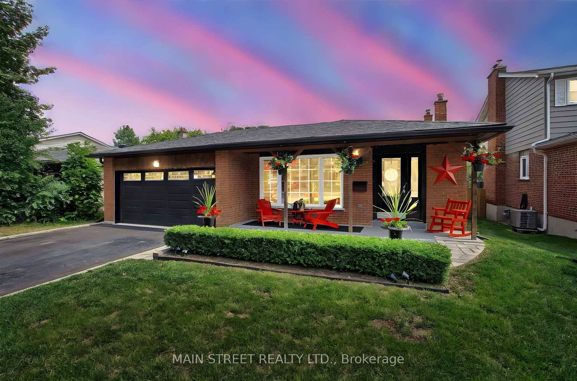 ENTERTAINING DELIGHT ! ! Absolutely stunning brick backsplit with gorgeous curb appeal which grabs you the moment you drive up.