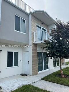 BEAUTIFUL TOWNHOUSE PROPERTY ON SALE NOW !