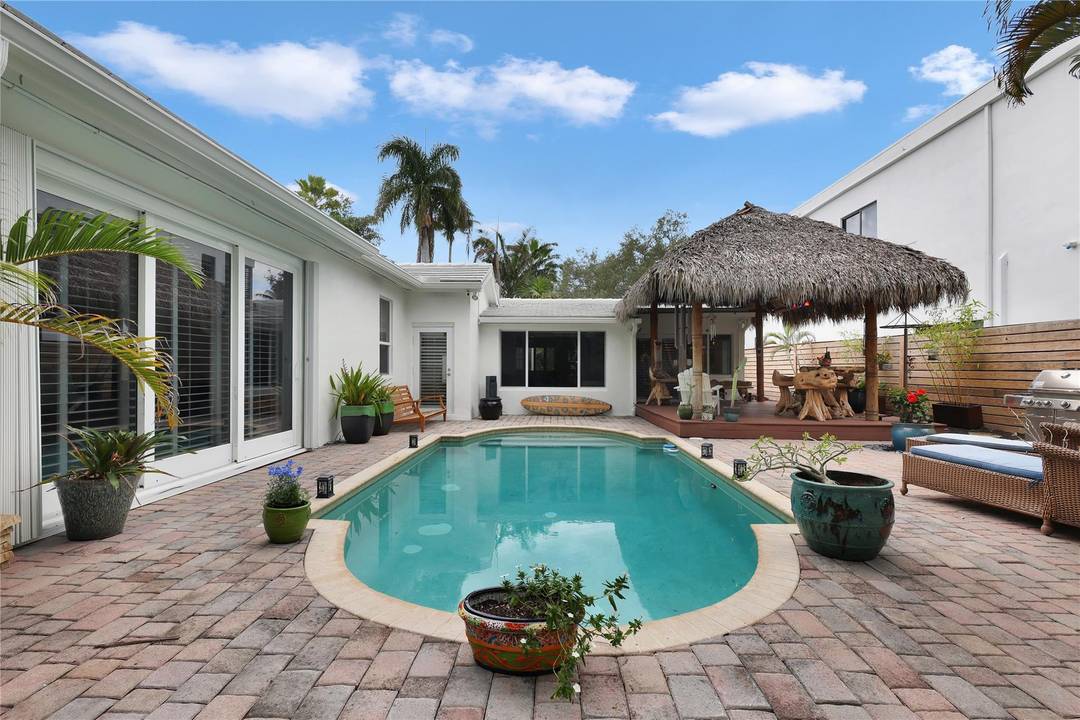 This Wonderful Victoria Park mid century 3 2 home has a huge poolside primary bedroom with a spacious spa style bathroom and two walk in closets.