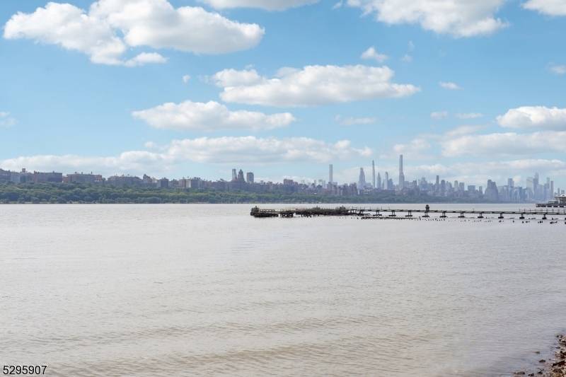 River Rd Edgewater Boro New Jersey
