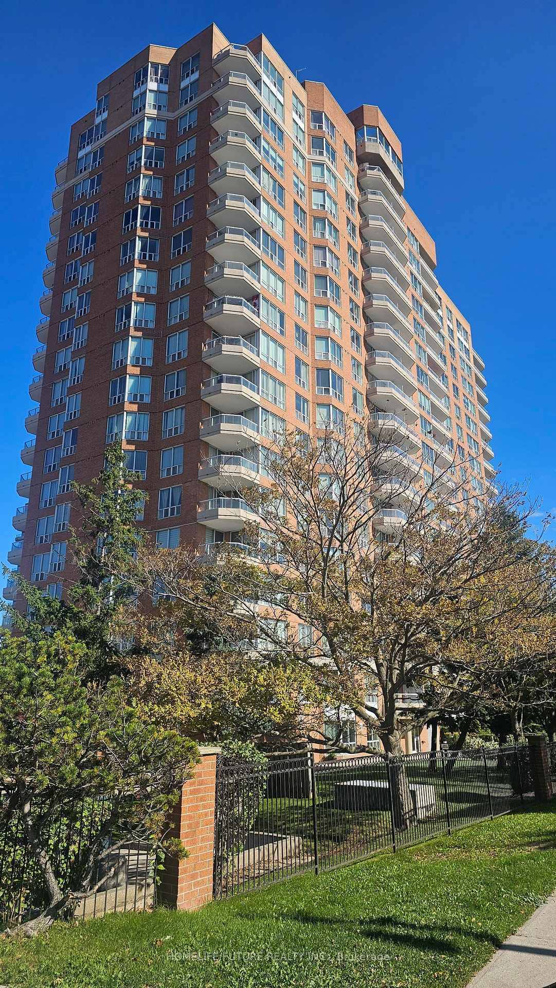 Spacious 2 Bedroom, 2 Bathroom Condo In The Heart Of Malvern.