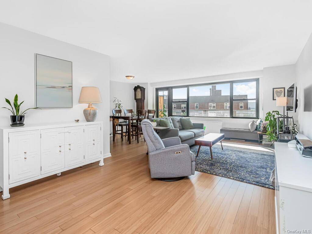 Check out the 3D tour for this bright and spacious 2 bedroom, 2 bath coop in The Winston Churchill, one of Riverdale's most desirable full service buildings.