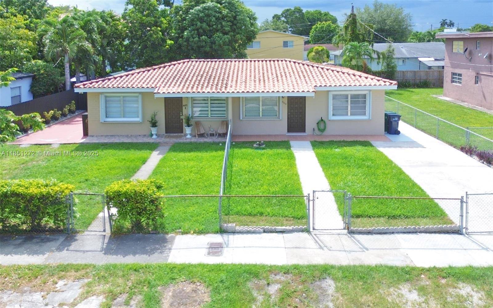 A charming 2 bedroom, 1 bathroom duplex in a great location, perfect for first time buyers.