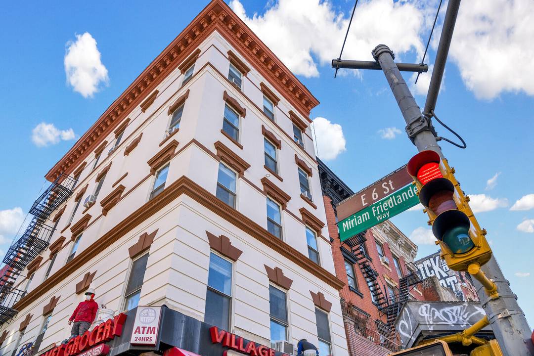 Coming soon Mixed use building with 4 apartments.