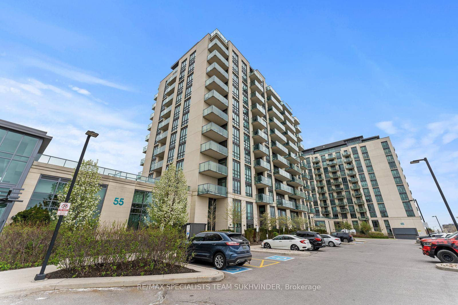This fully upgraded 2 bedroom, 2 bathroom gem boasts soaring 18 ceilings and dramatic two storey windows dressed with zebra blinds, flooding the space with natural light.