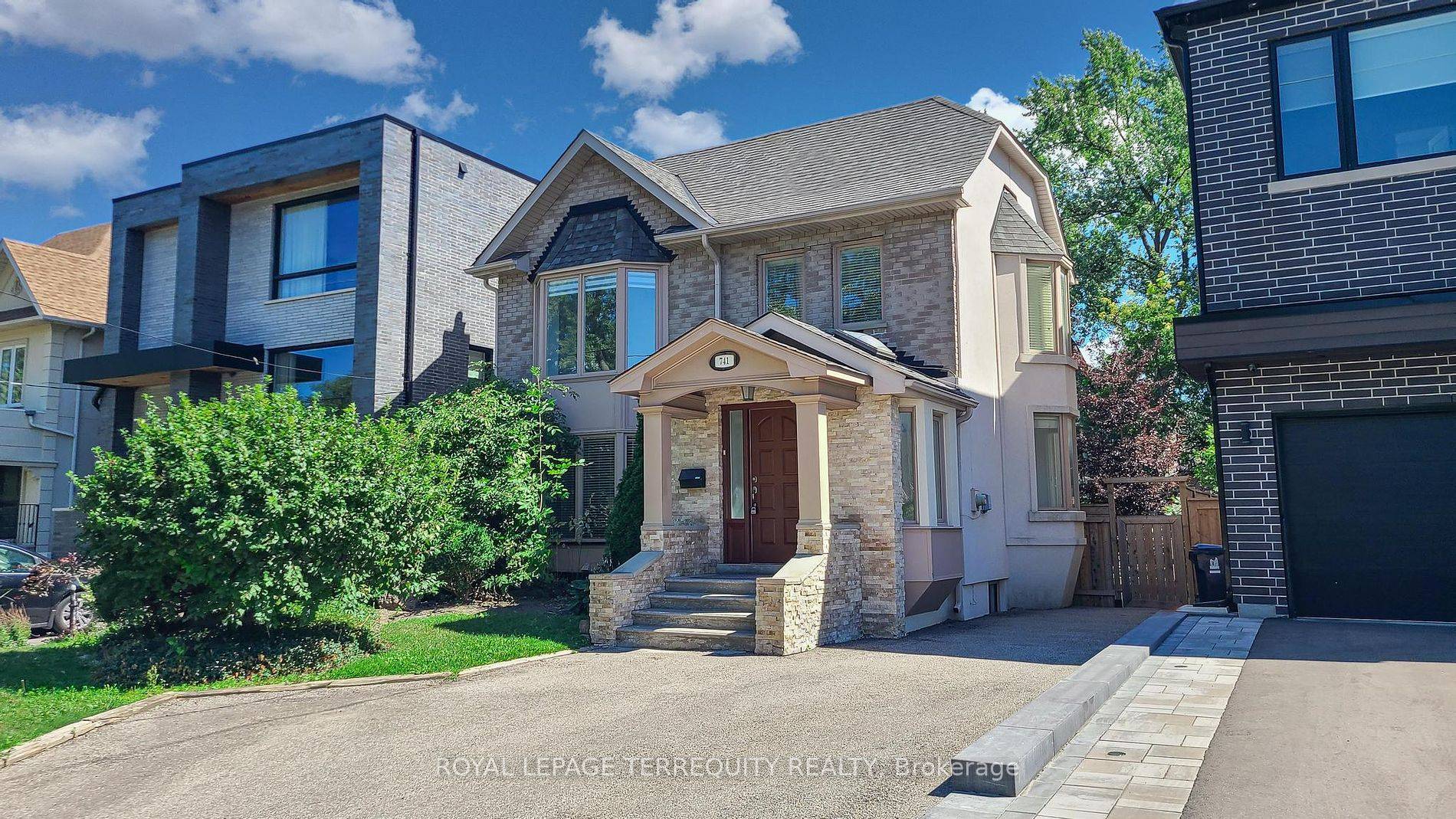 Bright Spacious Family Home, Excellent Layout, South Facing Private Backyard.