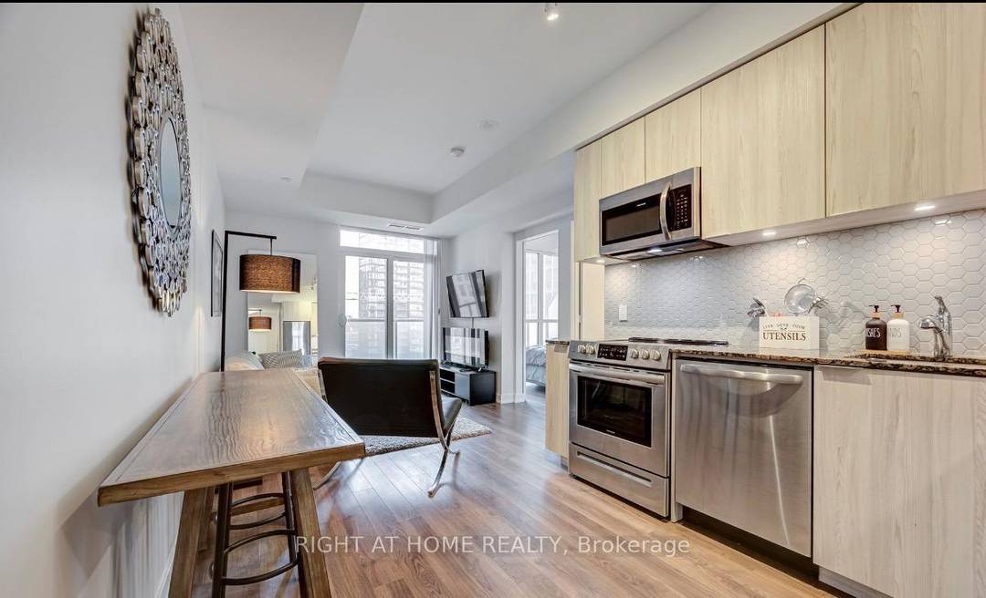 You Don't Want To Miss Out On Renting This Efficiently Designed One Bedroom Suite Perched OnThe 17th Floor With 9Ft Ceilings.