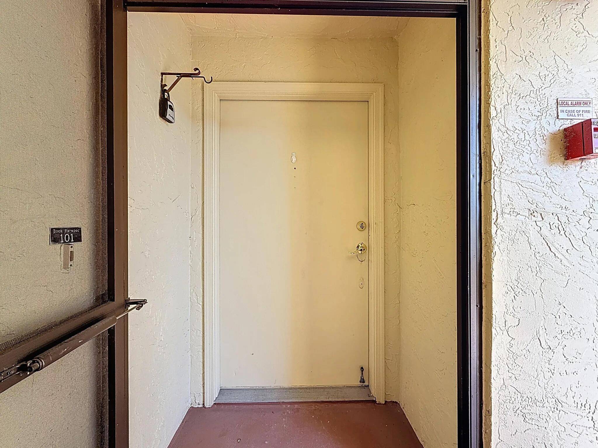 Beautiful, cozy, light, and clean home, 2 bedrooms, the master is spacious with a walk in closet and an extra closet, 2 bathrooms, open kitchen.