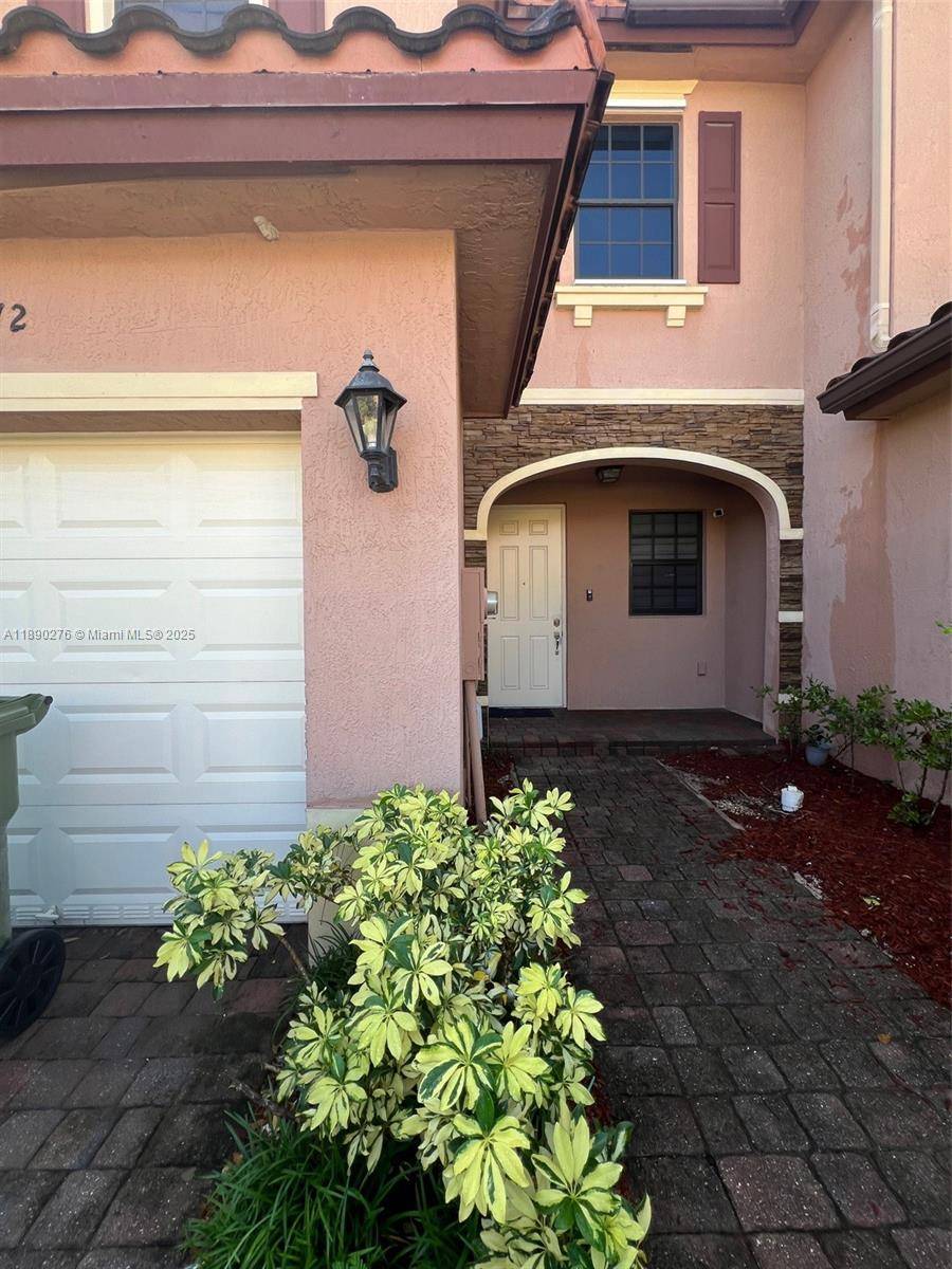 This lovely two story townhouse with 3 bedrooms amp ; 2.
