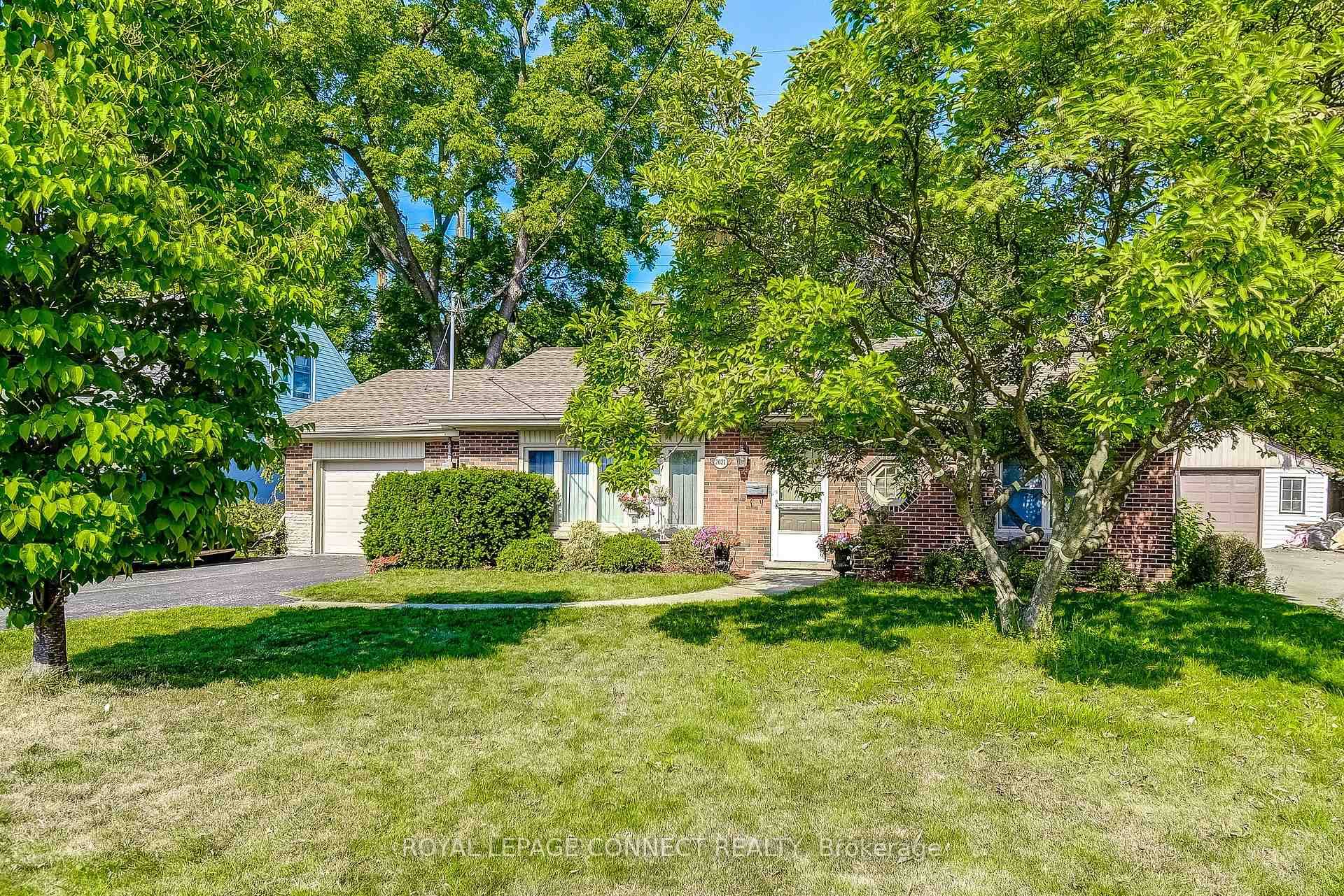 Welcome to this cozy 3 bedroom bungalow featuring a 1 car garage and parking for up to 4 cars on the driveway with no sidewalks to worry about !