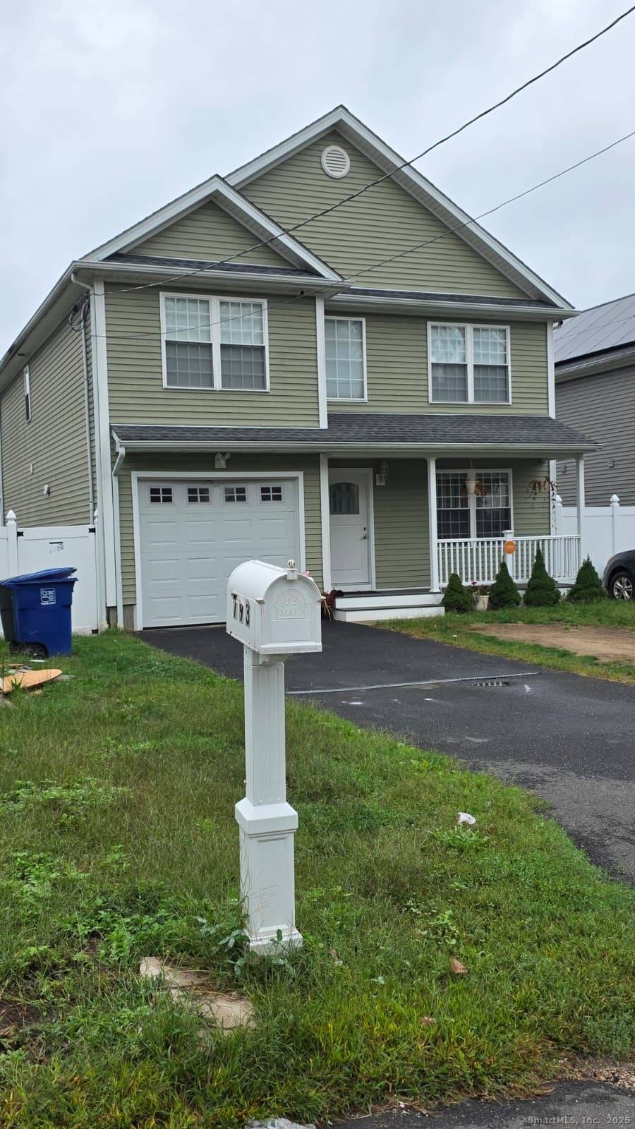 Welcome to this spacious and modern home built in 2020, now available for rent !