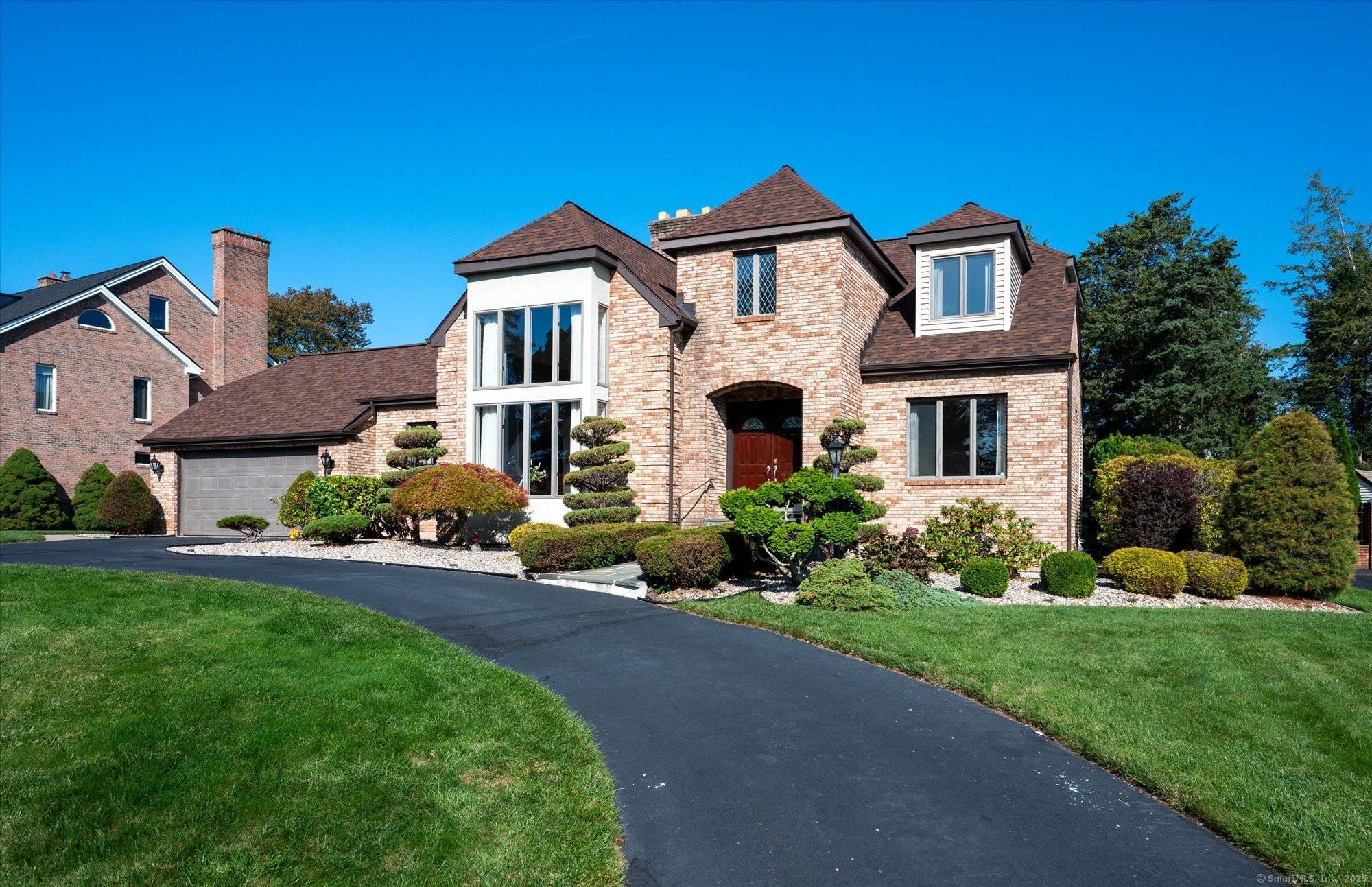 Stunning luxury home located on a quiet cul de sac !