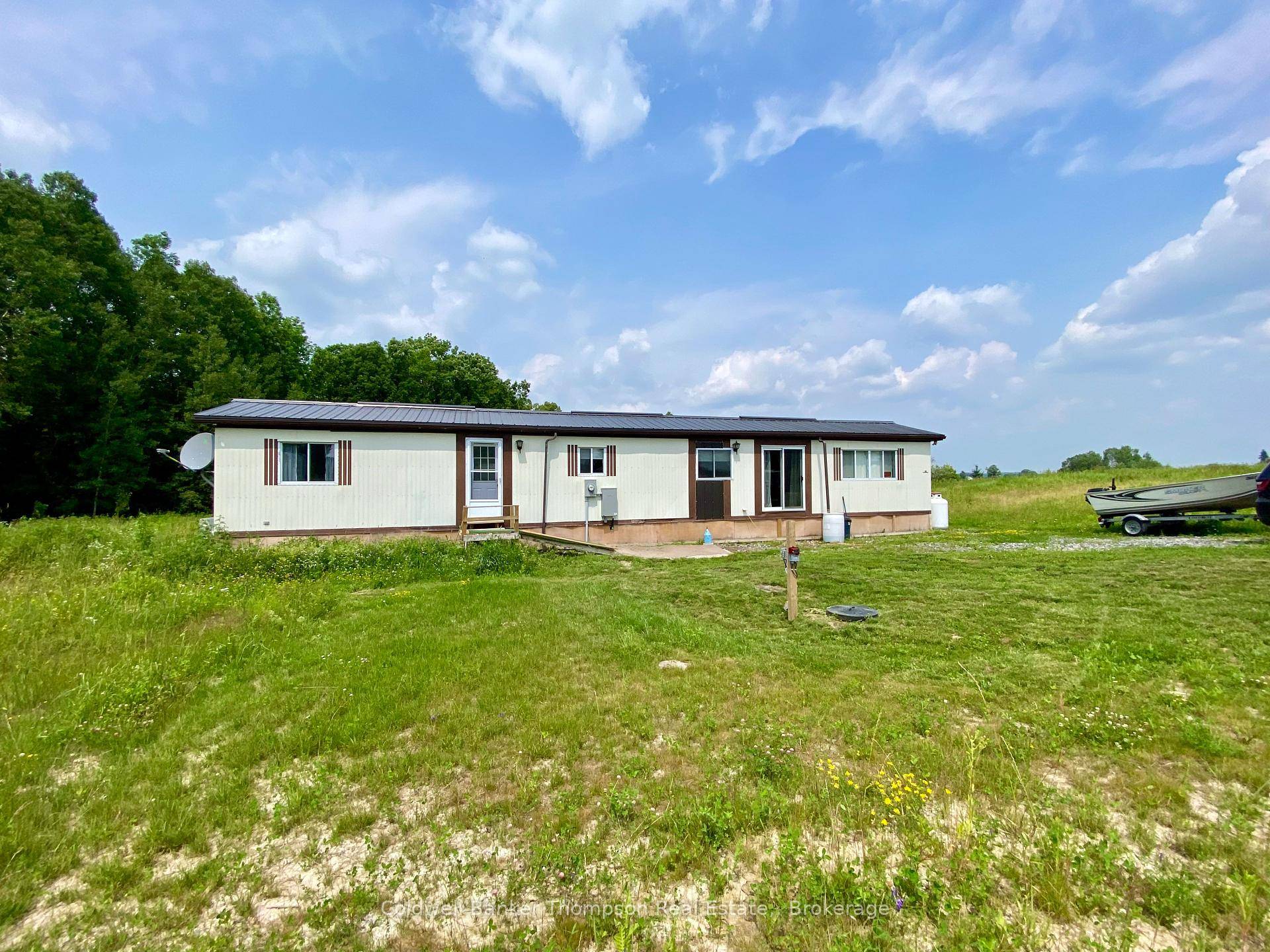 Charming and Affordable 2 Bedroom Mobile Home on a Scenic Country Lot.