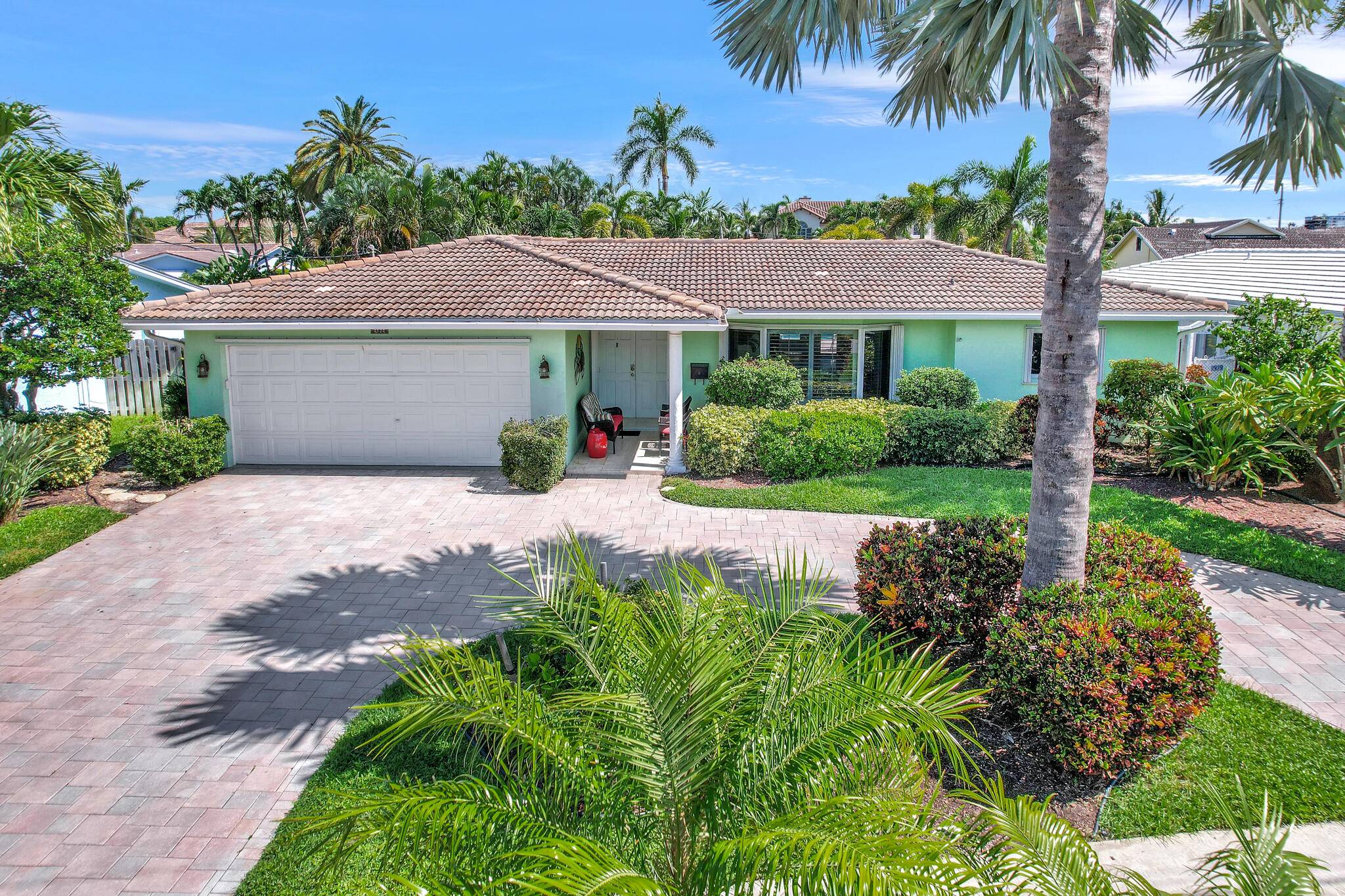 ABSOLUTELY GORGEOUS HOME in ''THE COVE'' COMMUNITY Private Oversized Lot Tiki Hut Fire Pit Tropical Landscaping Custom Pool No HOA Fee New Roof 2025 Bright Open Floor Plan Split Bedroom ...