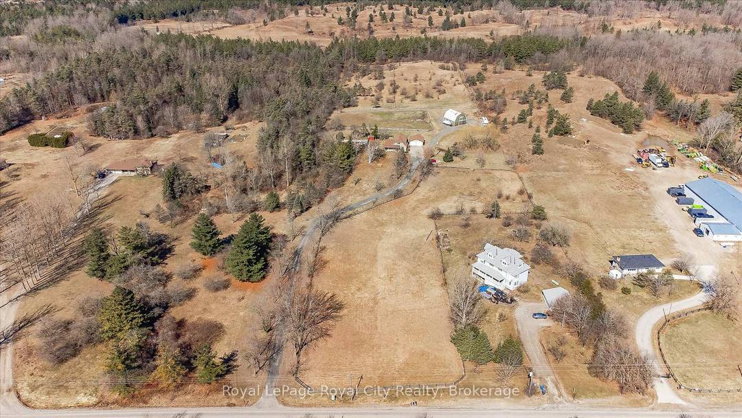 A Rare Development Opportunity Discover this stunning 9 acre hobby farm nestled among rolling hills and a gently winding laneway that welcomes you home.
