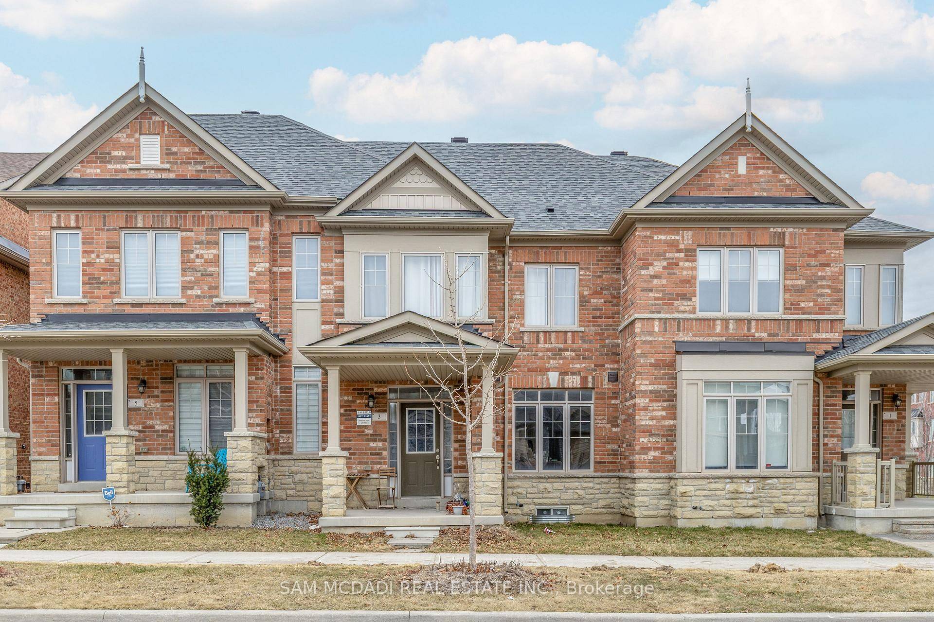 Spacious Freehold Townhome In The Highly Sought After Berczy Community.