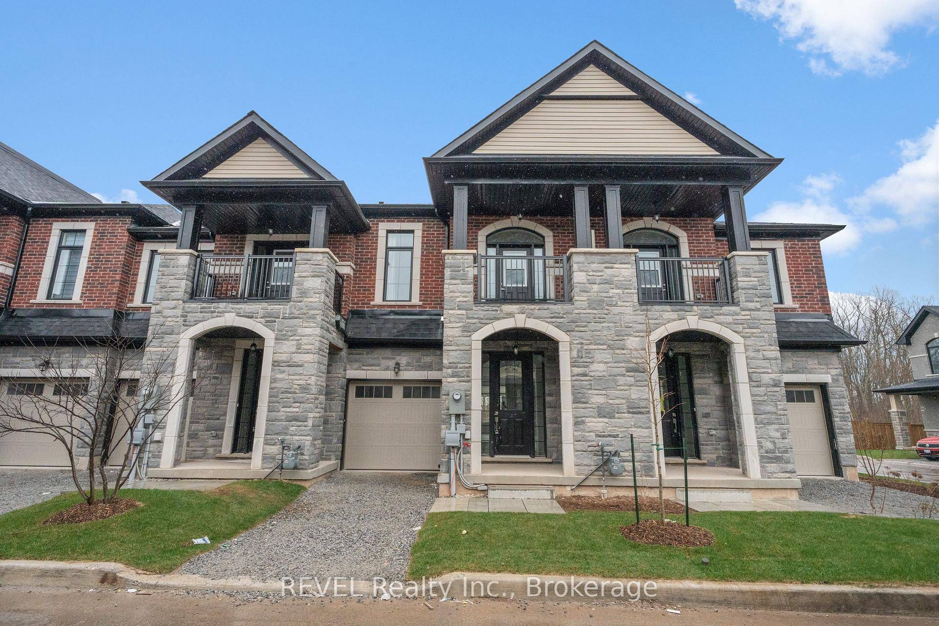 Almost new townhouse for rent just off the QEW and near The Falls !