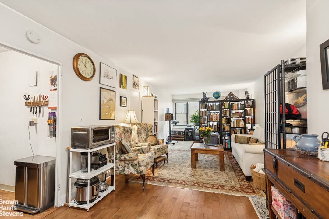Price Improvement ! Welcome to 14L at 85 Livingston Street where comfort meets convenience in this charming 1 bedroom co op.