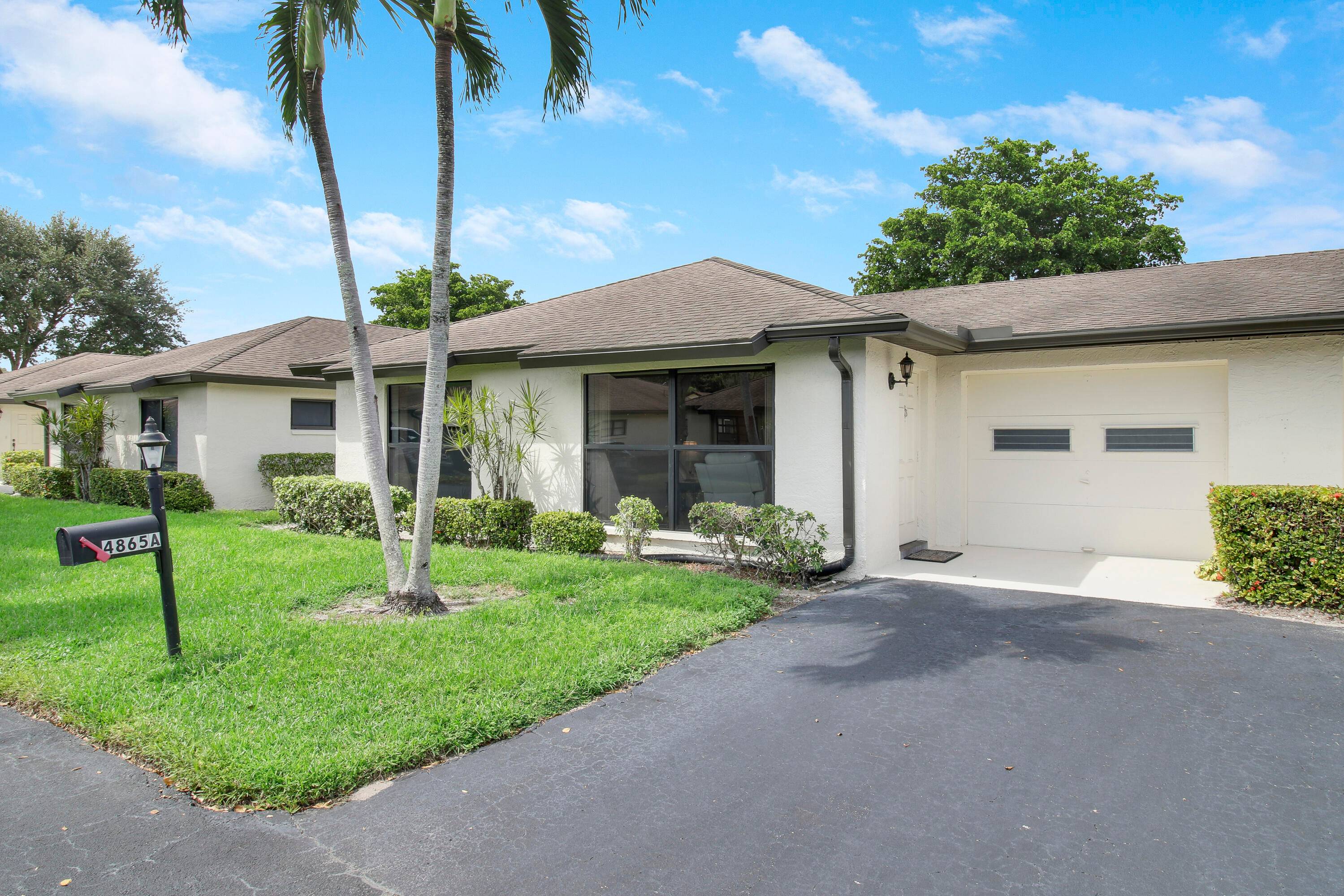 Step into this charming 2 bedrooms and two bathroom Villa nestled in a highly sought after neighborhood.