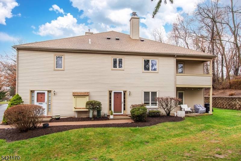 Just move in ! Beautifully maintained end unit in the Sunrise at Hanover development.