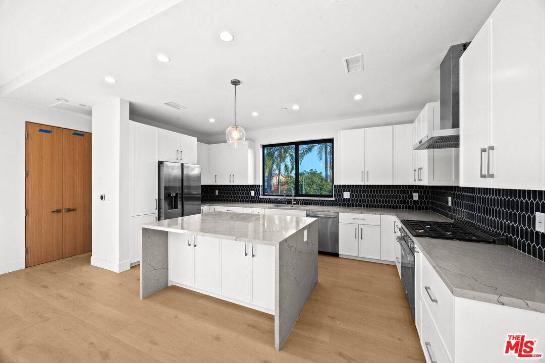 8906 Sawyer St 3BR Beverlywood La