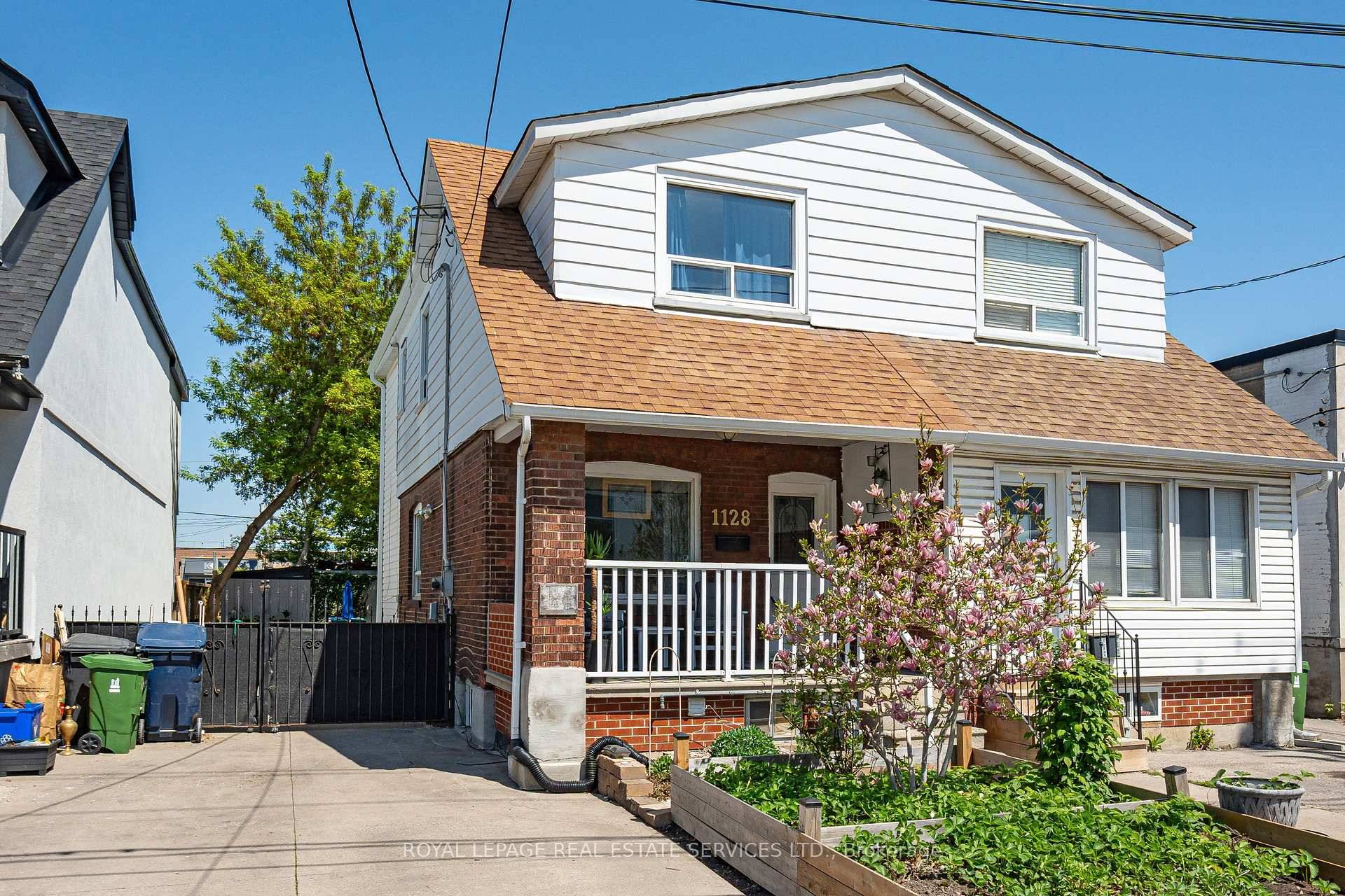 Welcome to 1128 Roselawn Avenue !