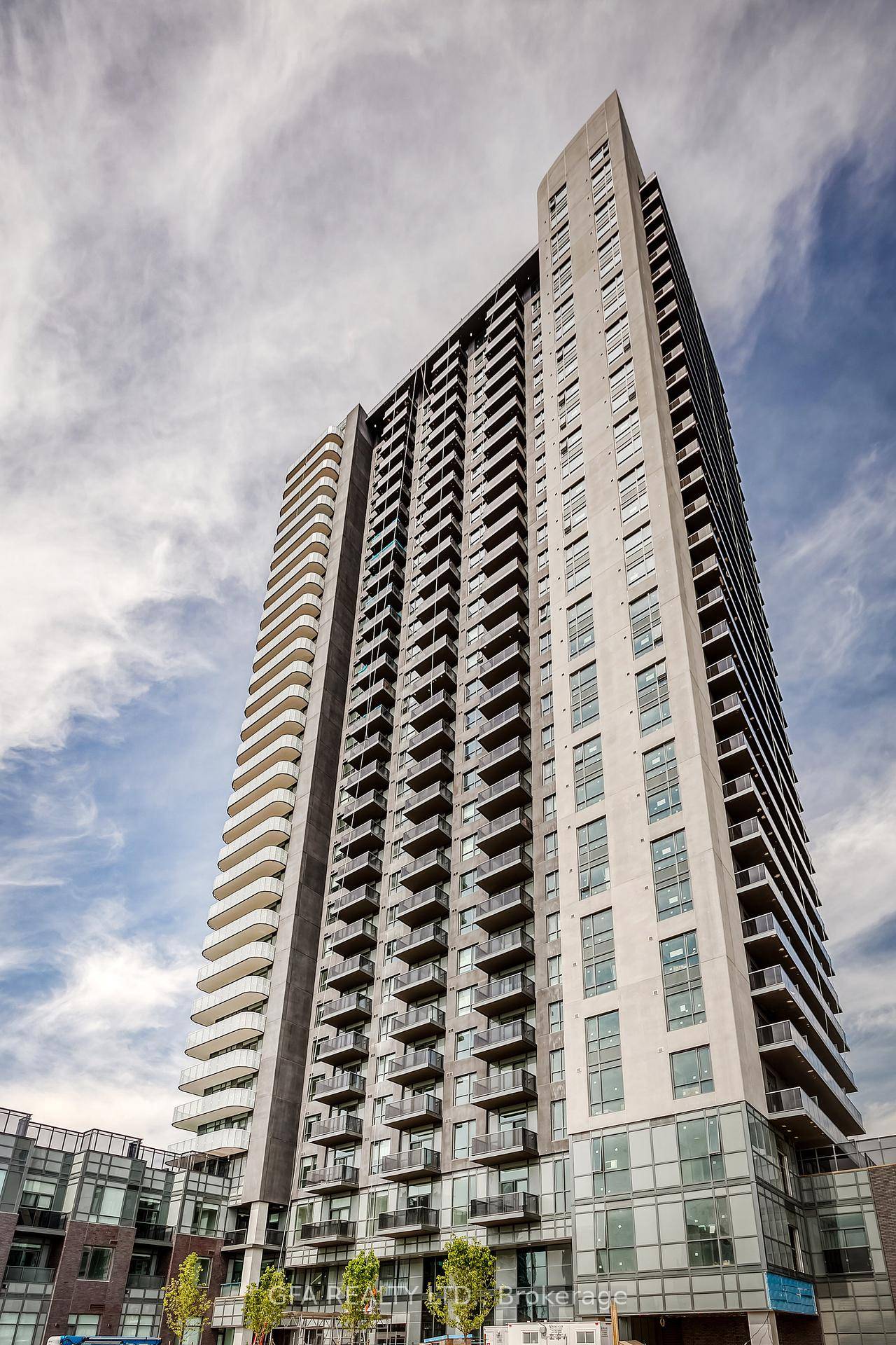 Bright amp ; Modern 2 Bedroom Condo Near Square One !