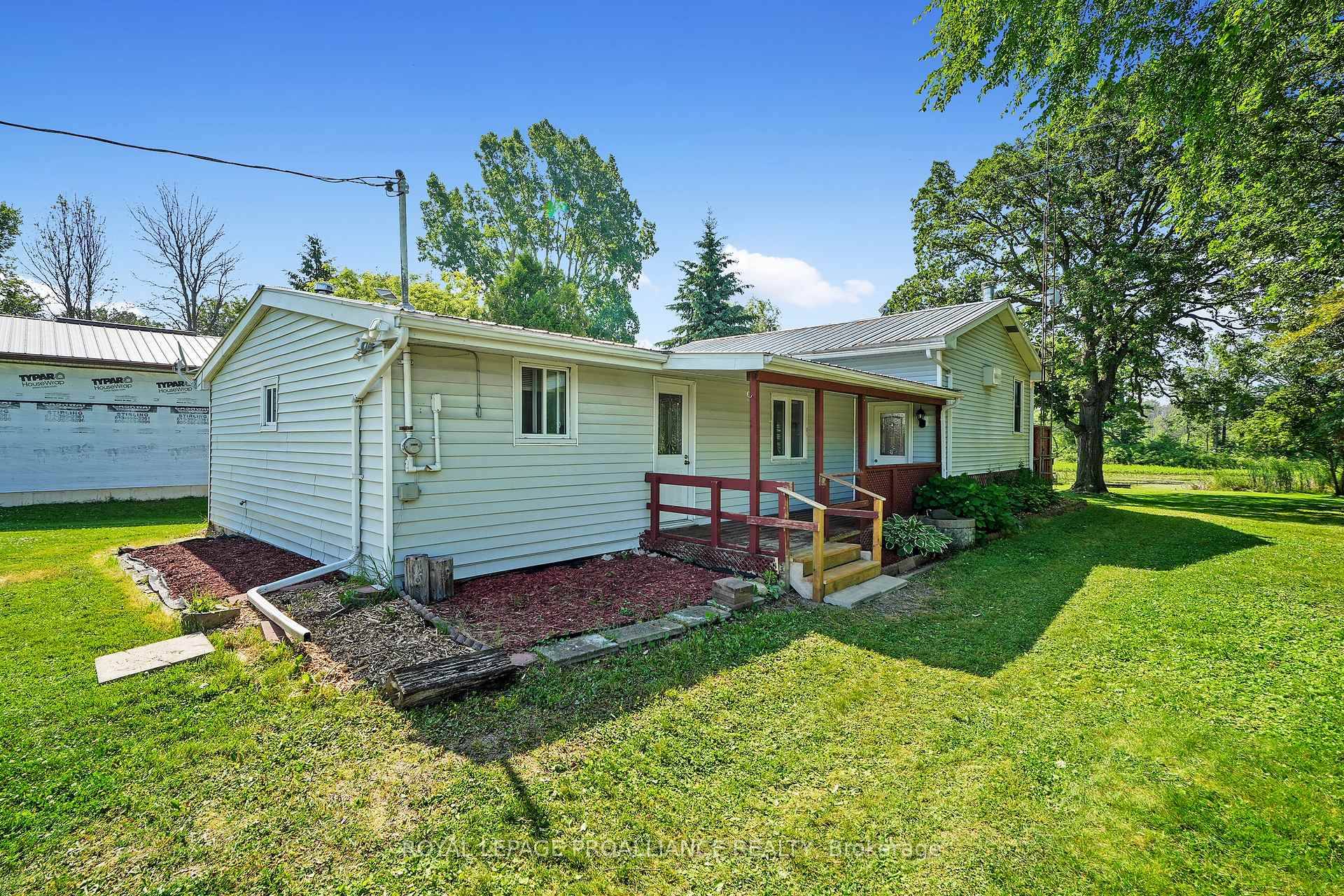 FISHERMAN'S DREAM ! ! Welcome to this charming 3 bedroom home located just minutes to the vibrant town of Campbellford.