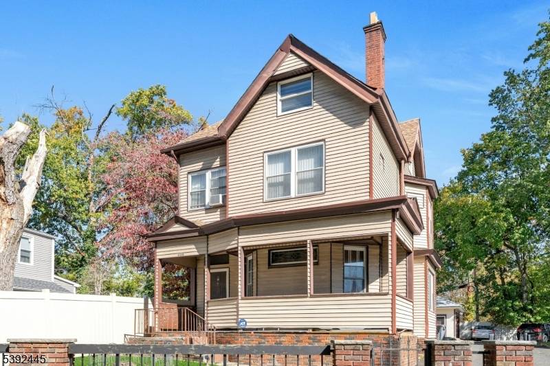 Large Colonial w 5 Bedrooms, 2 Full Baths, Living Room, Dining Room, Modern Eat in Kitchen, Entrance Foyer and Mud Room.