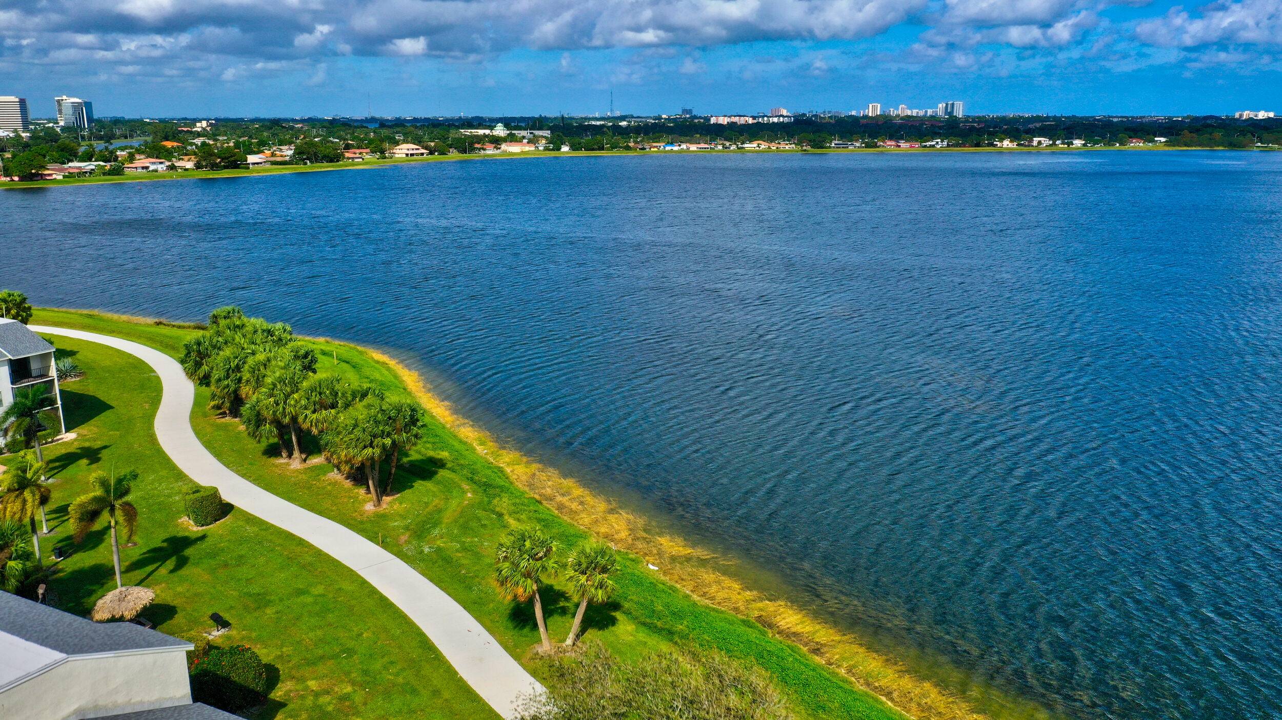 Excellent condo for first time home buyer, 2nd Florida vacation home or investment.