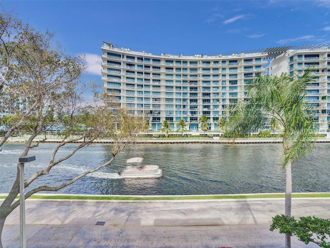 Spectacular water views from this completely upgraded 2 bedroom 2 bathroom unit in Aventura with washer and dryer inside.