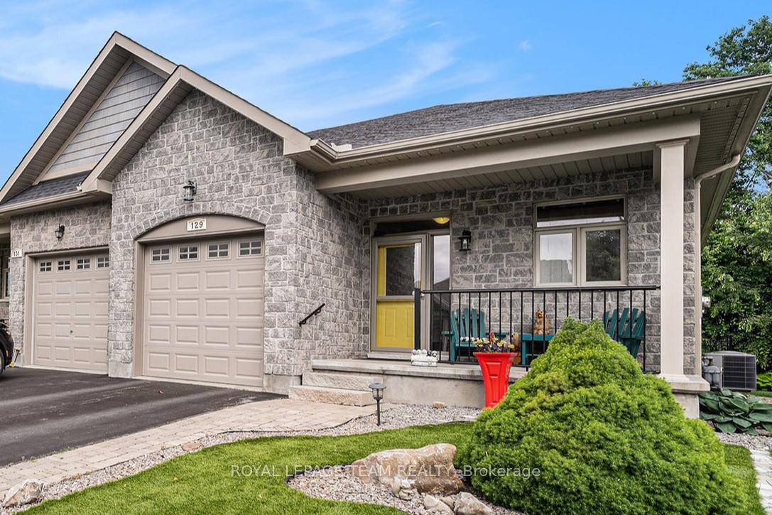 Low maintenance living in the heart of eQuinelle !