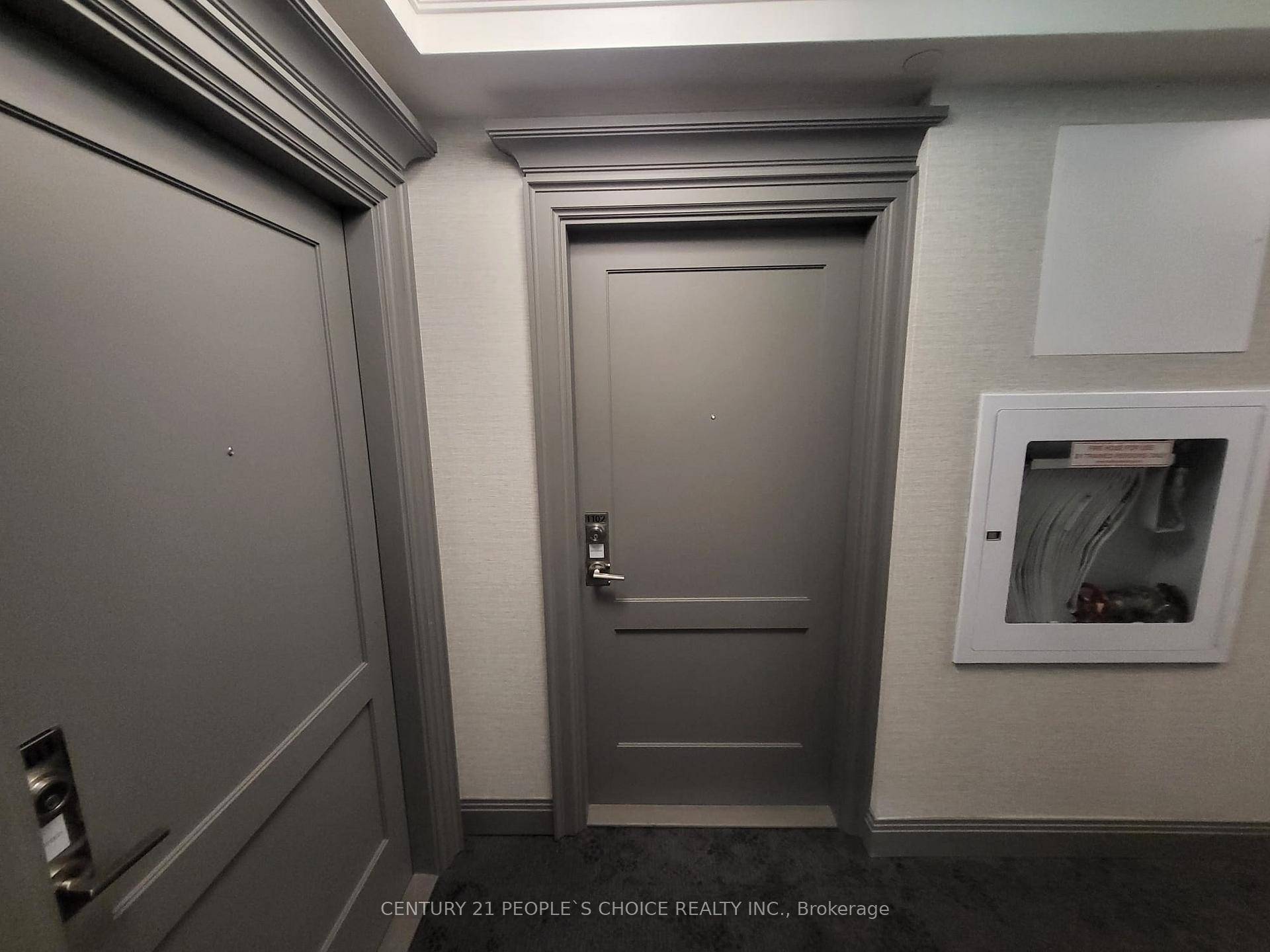 ATTENTION SHORT TERM RENTAL 4 6 MONTH, Brand New, Just 10 Month Old, NW Exposure Corner Suite.