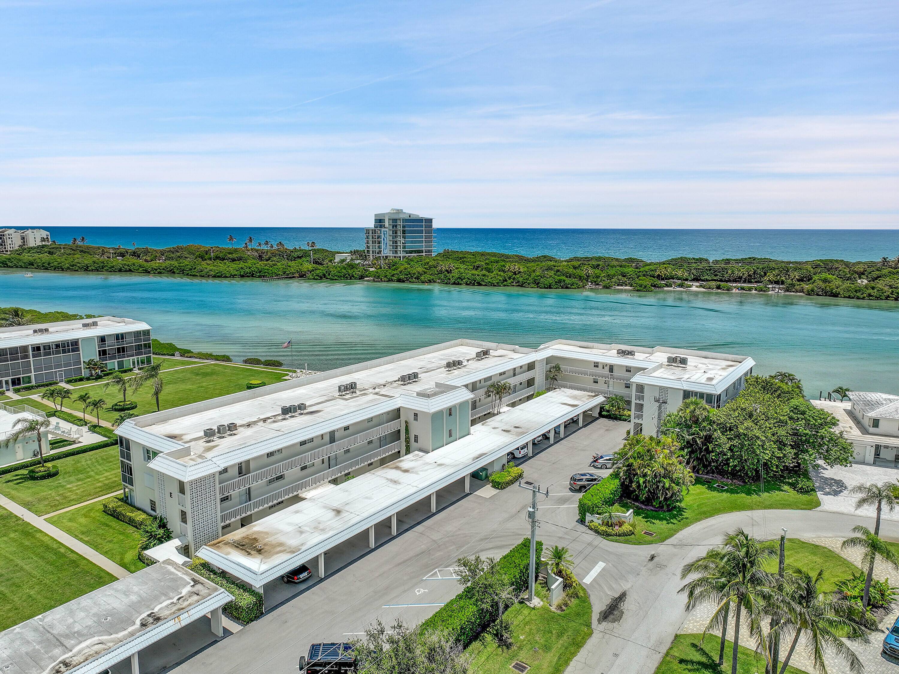 Smashing Intracoastal Front end unit condo featuring amazing views, and exceptional community amenities !