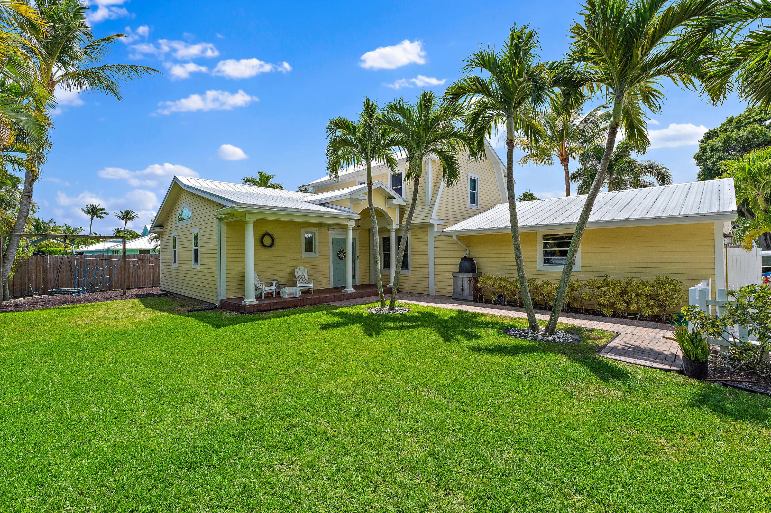 Fully renovated kitchen, spacious layout, and unbeatable proximity to Jupiter's A rated schools, scenic parks, pristine beaches, and top dining spots.