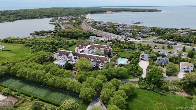 Welcome to 236 Edgemere Street, unit 421, a stunning oversized one bedroom condo in the heart of Montauk.